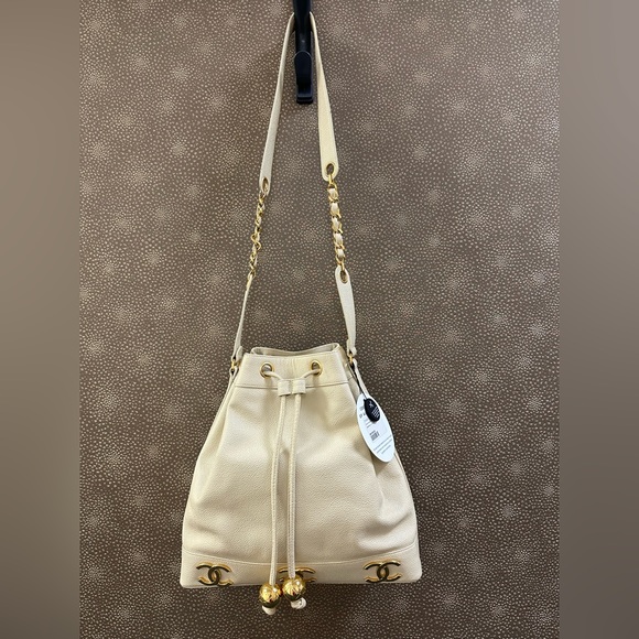 🔥🔥🔥Authentic Chanel Caviar Triple CC Logo Drawstring Bucket Shoulder Bag - Picture 2 of 15